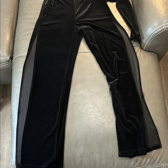 Tiger Mist Black Velvet One-Shoulder Top and Pants Set. Attached set. Size S. - Picture 5 of 7